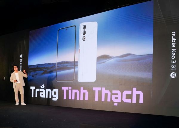 dai-dien-nubia-viet-nam-gioi-thieu-ve-san-pham-nubia-neo-3-gt-5g-tai-su-kien-1759409747.jpg