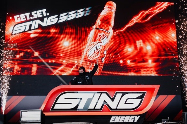 alan-walker-trinh-dien-ca-khuc-the-sting-with-me-tai-barcelona-grand-prix-1782117884.jpeg
