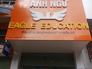 Vụ trung tâm Anh ngữ Eagle Corp: Phòng học có rác, bùa chú dán đầy cửa