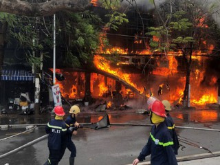 Bà hỏa thiêu rụi nhà hàng lớn giữa trung tâm TP Hải Phòng