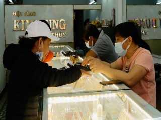 Đà Nẵng: Dân mua thưa thớt, vàng "ế" ngày vía Thần Tài
