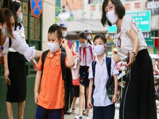 Hơn 50 tỉnh, thành phố quyết định cho học sinh đi học trở lại