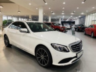 Giá xe Mercedes C200 mới nhất 2021: Cập nhật giá mới và thông số