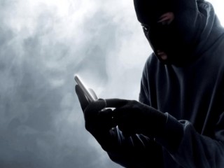Bị giật điện thoại nhưng được tên cướp trả lại, nạn nhân bất ngờ vì lý do của hắn