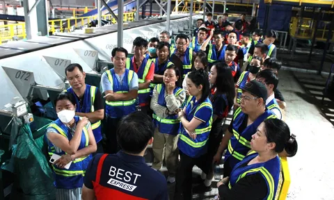 Nhà đầu tư ấn tượng với dây chuyền vận hành tại trung tâm phân loại BEST Express