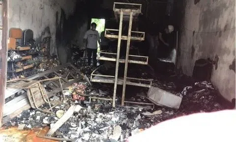 Hà Tĩnh: Điều tra nguyên nhân người đàn ông tử vong trong đám cháy, hiện trường có mùi xăng