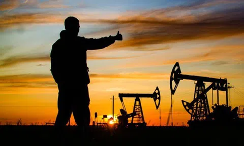 Thị trường dầu thô toàn cầu chuẩn bị đón "cú sốc" lớn