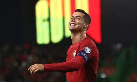 Ronaldo ghi cú đúp trong chiến thắng của Bồ Đào Nha