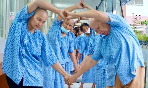 Lớp học yoga cho bệnh nhân ung thư