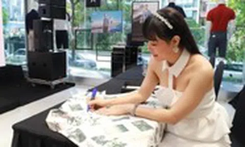 Thanh Hương tặng áo của Luyến "lươn" phim "Cuộc đời vẫn đẹp sao"