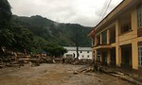 Trường học, thầy cô giáo ở Mù Cang Chải bị thiệt hại nặng nề do mưa lũ