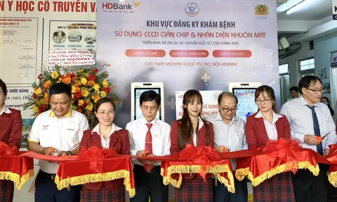 HDBank tặng 2 kiosk y tế thông minh cho Bệnh viện Y học cổ truyền Khánh Hòa