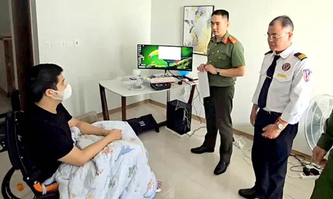 Cận cảnh kho hàng điện tử giả mạo thương hiệu nổi tiếng