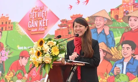 Người dân Nghệ An trải nghiệm văn hóa Tết tại “Chung vị Tết Việt, gắn kết muôn miền”