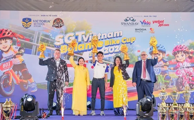 Victoria School  tổ chức giải đua xe thăng bằng cho trẻ: sân chơi bản lĩnh và kết nối gia đình