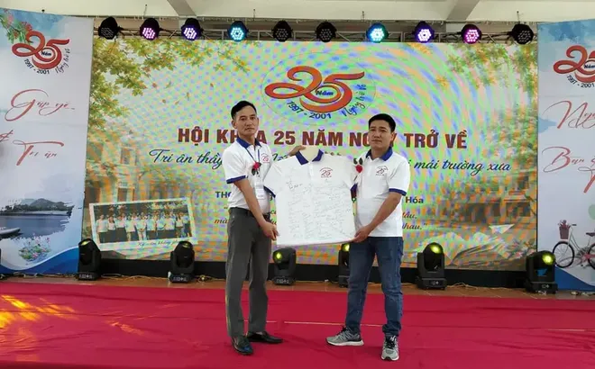 Quảng Ngọc (Thanh Hóa): Hội khóa 25 năm ngày trở về – Tri ân thầy cô, nối dài nghĩa tình dưới mái trường xưa